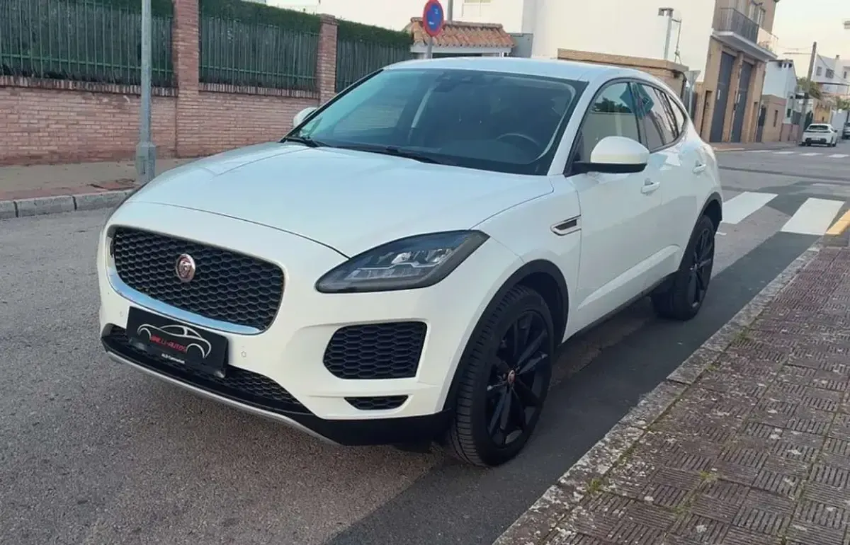 Usado Jaguar E-Pace R-Dynamic 200 CV (147 kW) 2020 Blanco SUV
