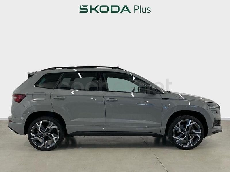 Usado Skoda Karoq SportLine 150 CV (110 kW) 2025 Gris SUV
