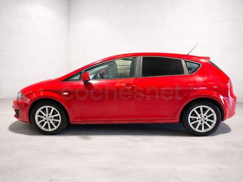 Usado Seat Leon Style 105 CV (77 kW) 2010 Rojo Utilitario