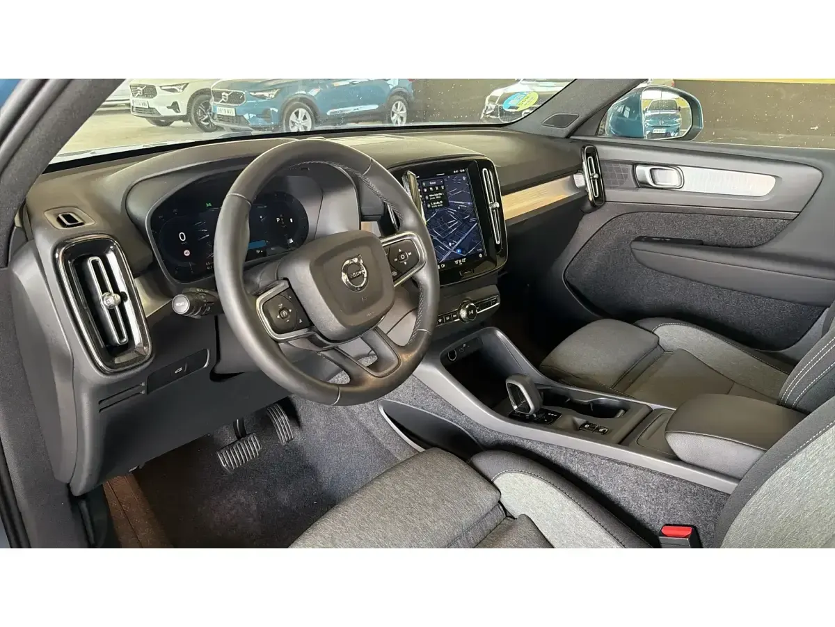 Usado Volvo XC40 Core 163 CV (119 kW) 2025 Azul SUV