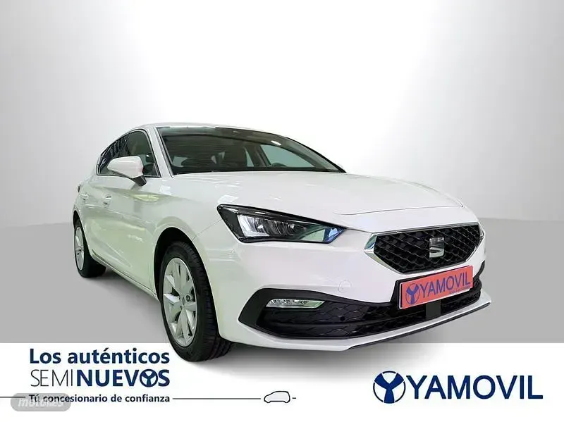 Usado Seat Leon Style 110 CV (80 kW) 2021 Blanco Berlina