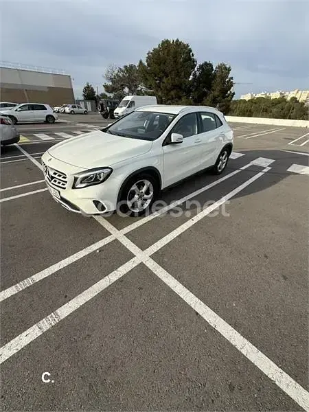Usado Mercedes GLA180 122 CV (89 kW) 2017 Blanco SUV
