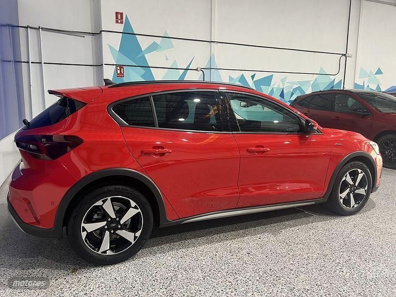 Usado Ford Focus Active 125 CV (91 kW) 2024 Rojo Berlina