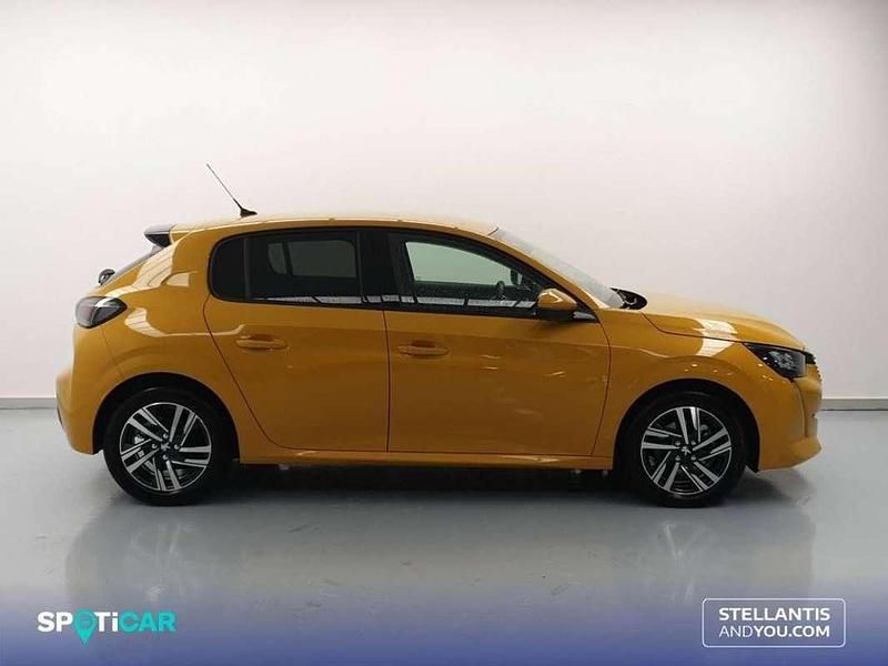 Usado Peugeot 208 Allure 102 CV (75 kW) 2022 Amarillo Utilitario