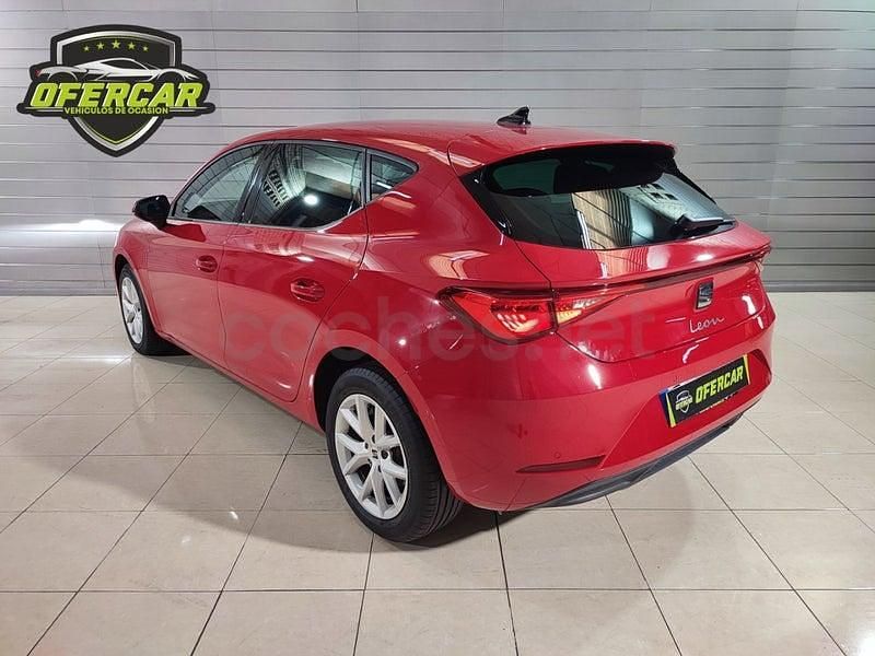 Usado Seat Leon Style 150 CV (110 kW) 2021 Rojo Berlina