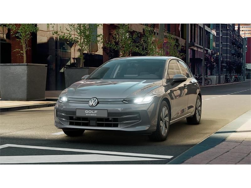 Gris delfin Nuevo 2025 VW Golf VIII Match Berlina | 38.855 € (Un poco caro) - Imagen 1/4