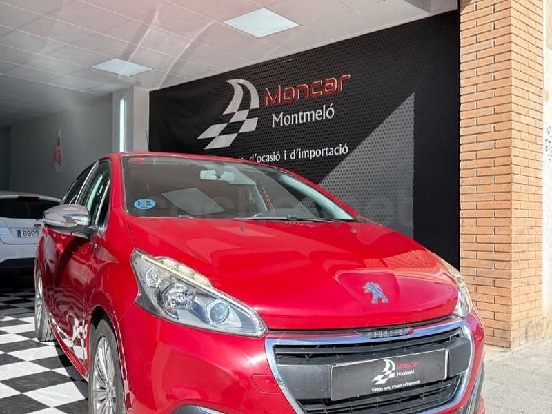 Usado Peugeot 208 Access 75 CV (55 kW) 2016 Granate Utilitario
