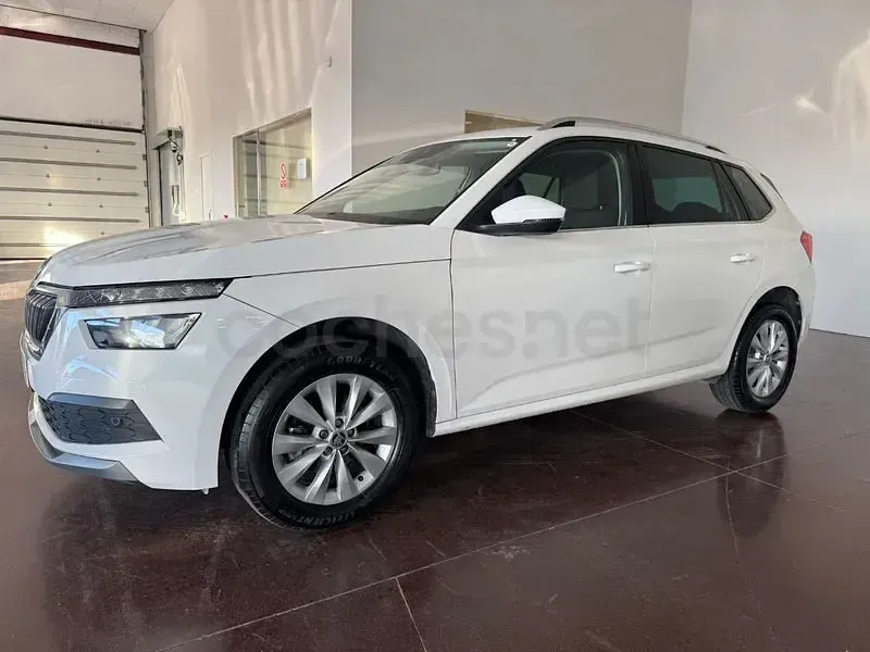 Usado Skoda Kamiq Ambition 110 CV (80 kW) 2022 Blanco SUV