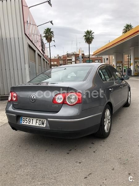 Usado VW Passat Advance 150 CV (110 kW) 2006 Gris / plata Berlina