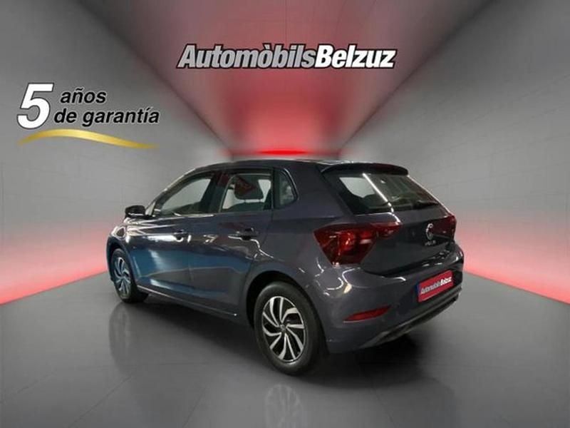 Usado VW Polo Life 95 CV (69 kW) 2023 Gris Utilitario