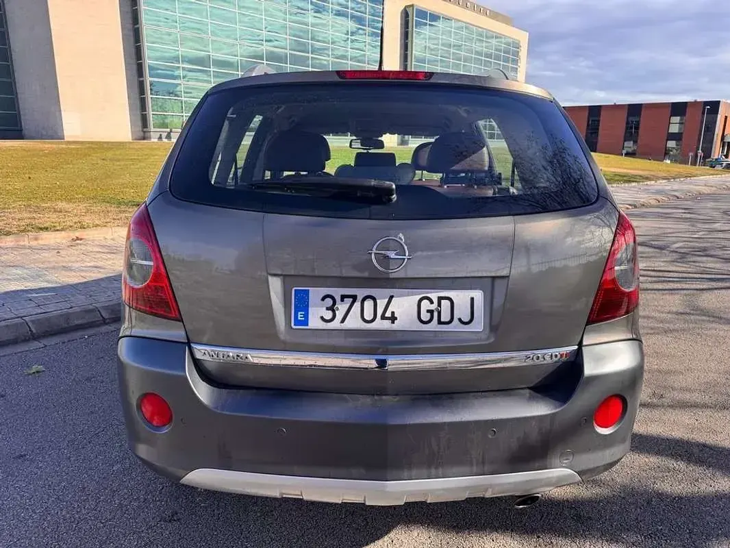 Usado Opel Antara Cosmo 150 CV (110 kW) 2008 Gris SUV