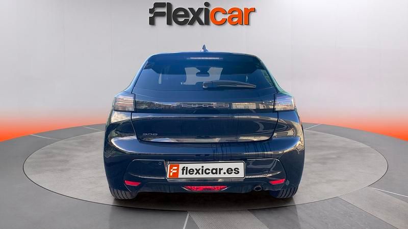 Usado Peugeot 208 Allure 102 CV (75 kW) 2024 Negro Utilitario