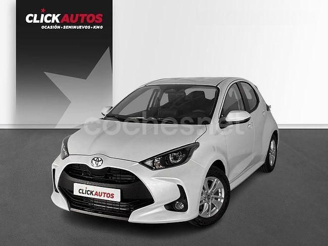 Usado Toyota Yaris Hybrid Active 120 CV (88 kW) 2024 Blanco Berlina
