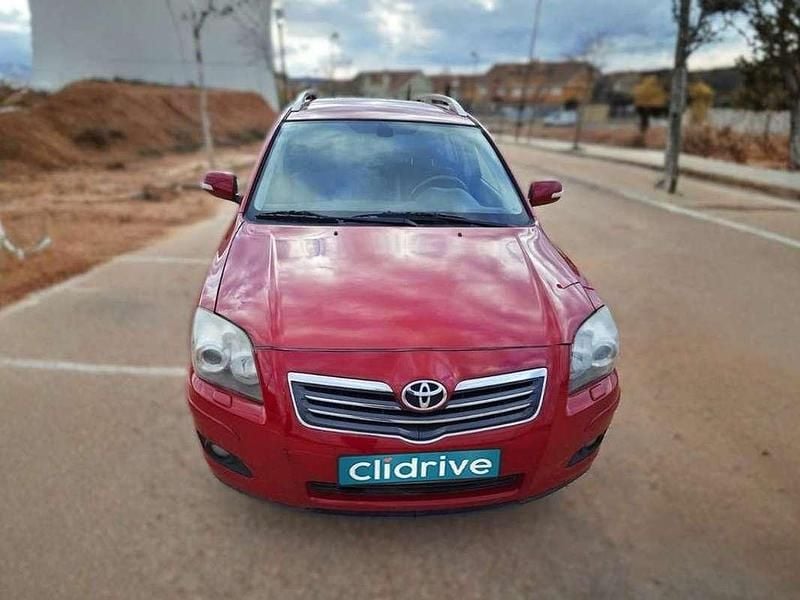 Usado Toyota Avensis Executive 177 CV (130 kW) 2007 Rojo Familiar