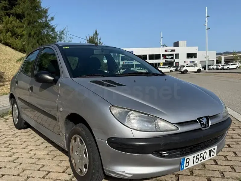Usado Peugeot 206 75 CV (55 kW) 2000 Gris / plata Berlina