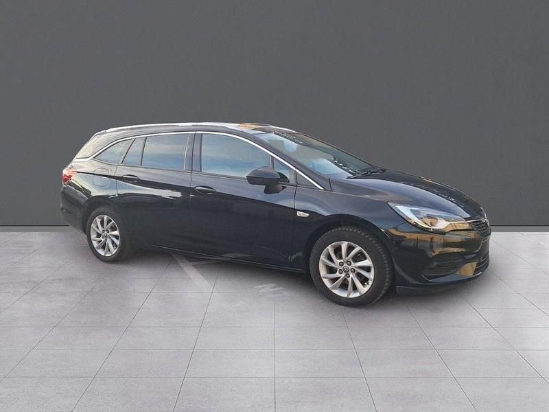 Usado Opel Astra Business Elegance 122 CV (89 kW) 2021 Negro Familiar