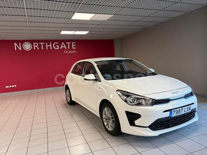 Usado Kia Rio 84 CV (61 kW) 2022 Blanco Berlina
