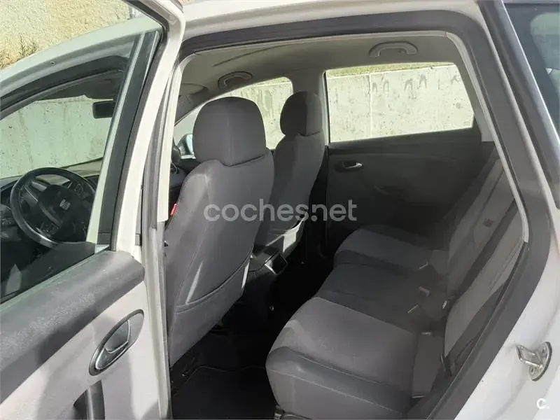 Usado Seat Altea Ecomotive 105 CV (77 kW) 2011 Blanco Monovolumen
