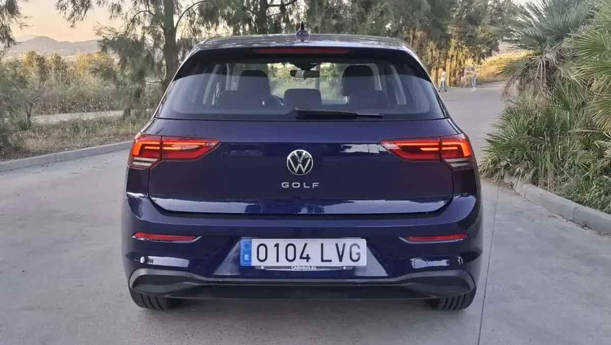 Usado VW Golf VIII Life 116 CV (85 kW) 2021 Azul Utilitario