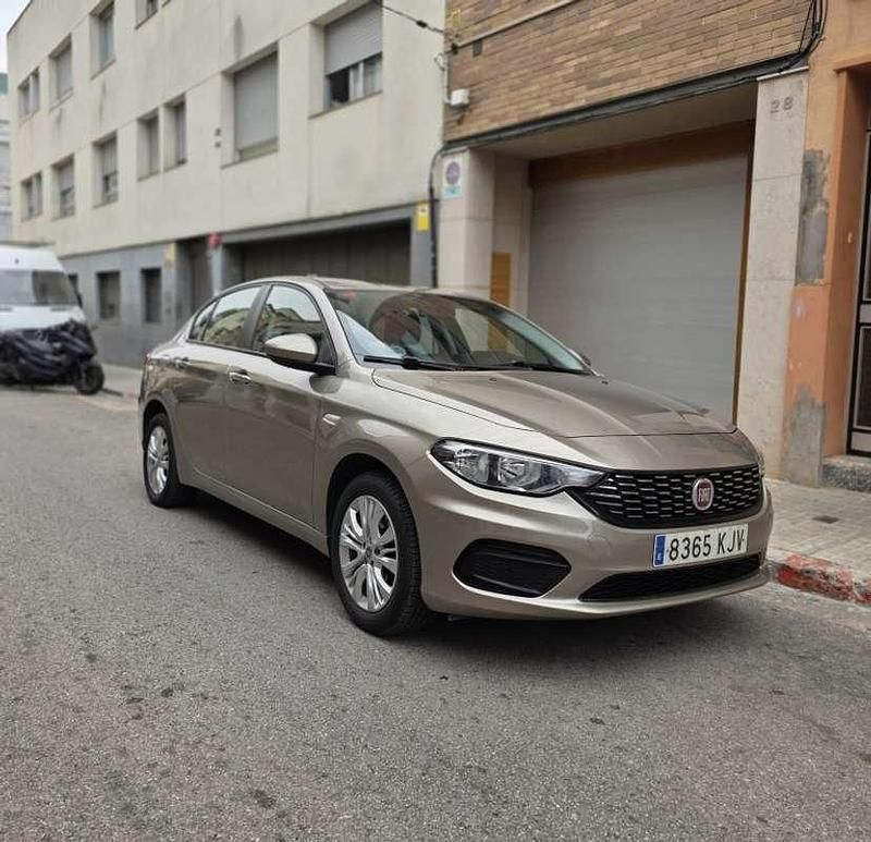 Beige Usado 2018 Fiat Tipo Easy Utilitario | 7990 € (Buen precio) - Imagen 1/4