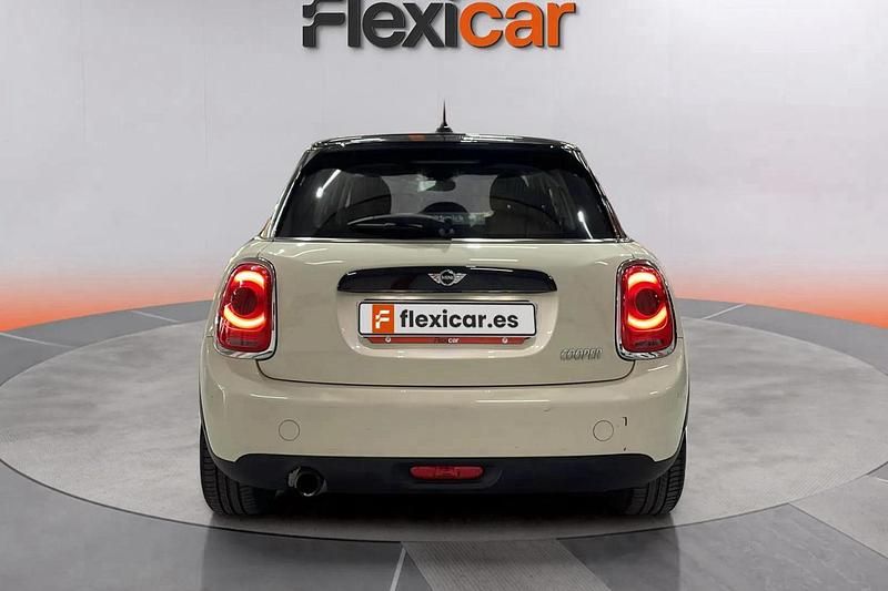 Usado Mini Cooper 136 CV (100 kW) 2017 Blanco Utilitario