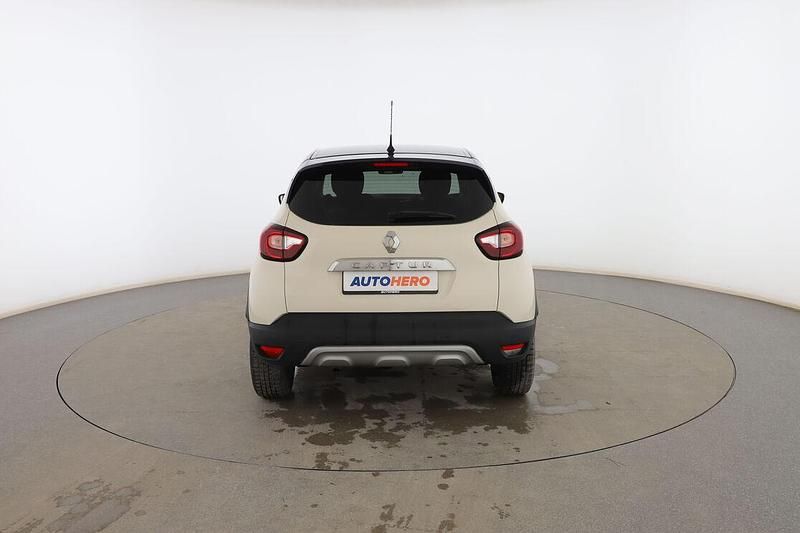 Usado Renault Captur Intens 120 CV (88 kW) 2018 Beige SUV