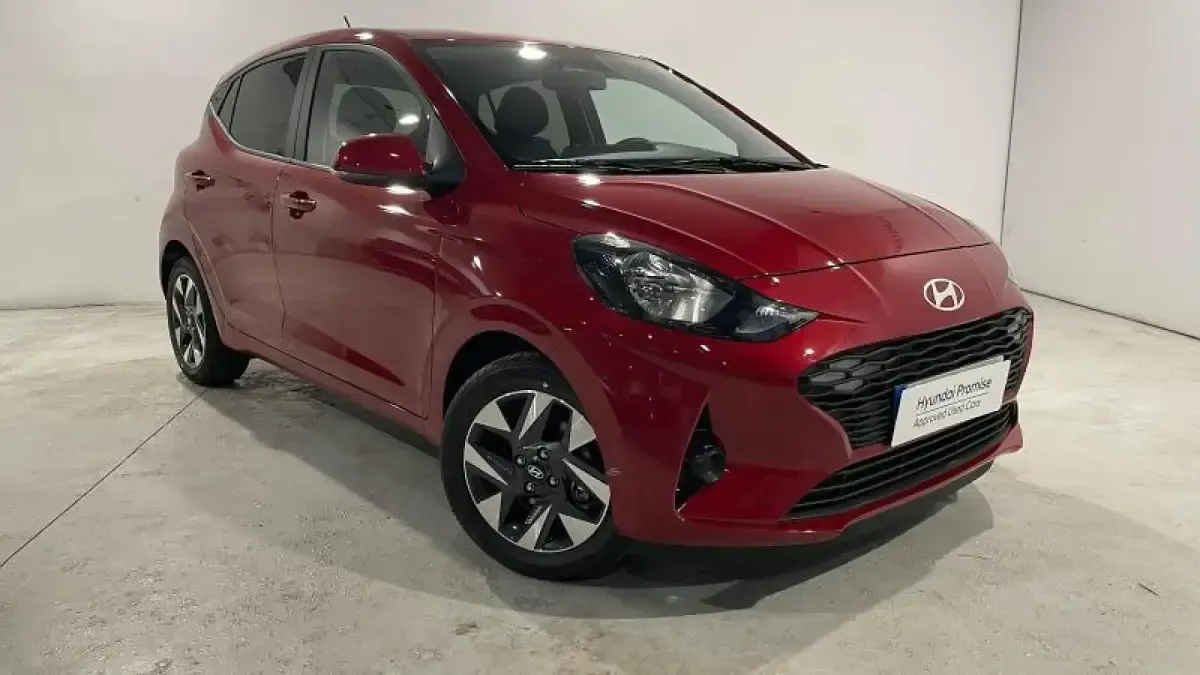 Usado Hyundai i10 63 CV (46 kW) 2025 Granate Utilitario