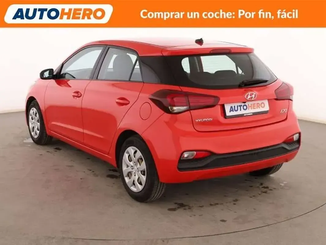 Usado Hyundai i20 75 CV (55 kW) 2018 Rojo Berlina