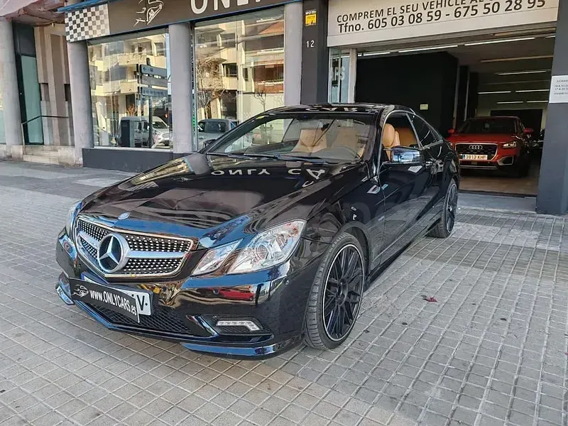 Usado Mercedes E220 170 CV (125 kW) 2013 Negro Coupe