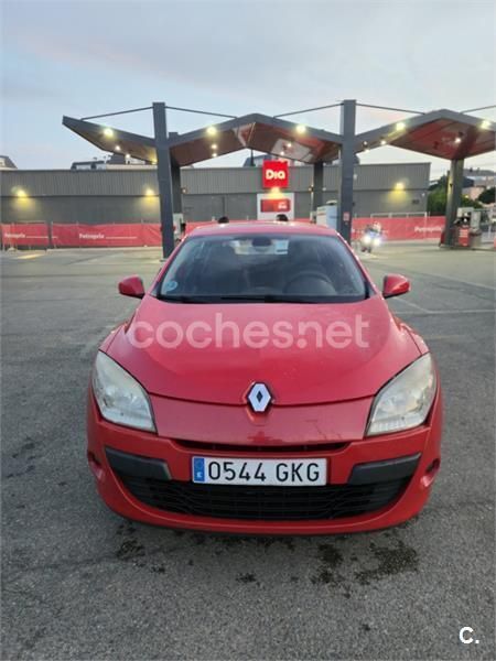 Rojo Usado 2008 Renault Mégane III Dynamique Berlina | 4000 € (Un poco caro) - Imagen 1/4