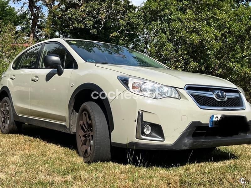 Beige Usado 2016 Subaru XV SUV | 5000 € - Imagen 1/4