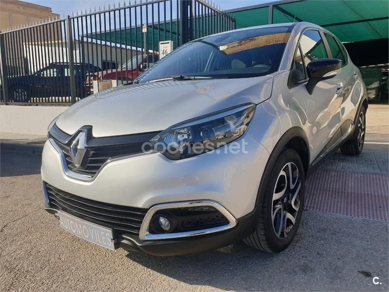 Usado Renault Captur Zen 90 CV (66 kW) 2015 Gris / plata SUV