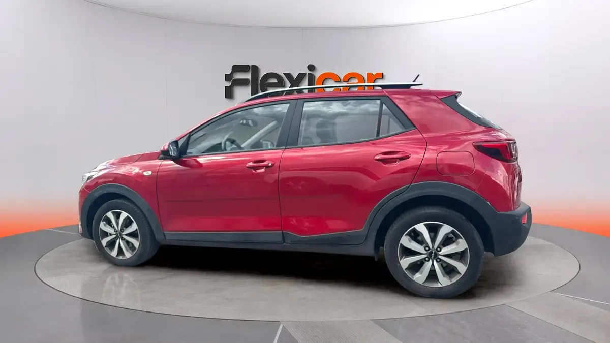 Usado Kia Stonic 84 CV (61 kW) 2022 Granate SUV