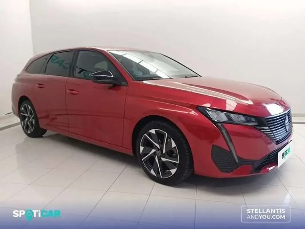 Usado Peugeot 308 SW Allure 131 CV (96 kW) 2024 Rojo Familiar