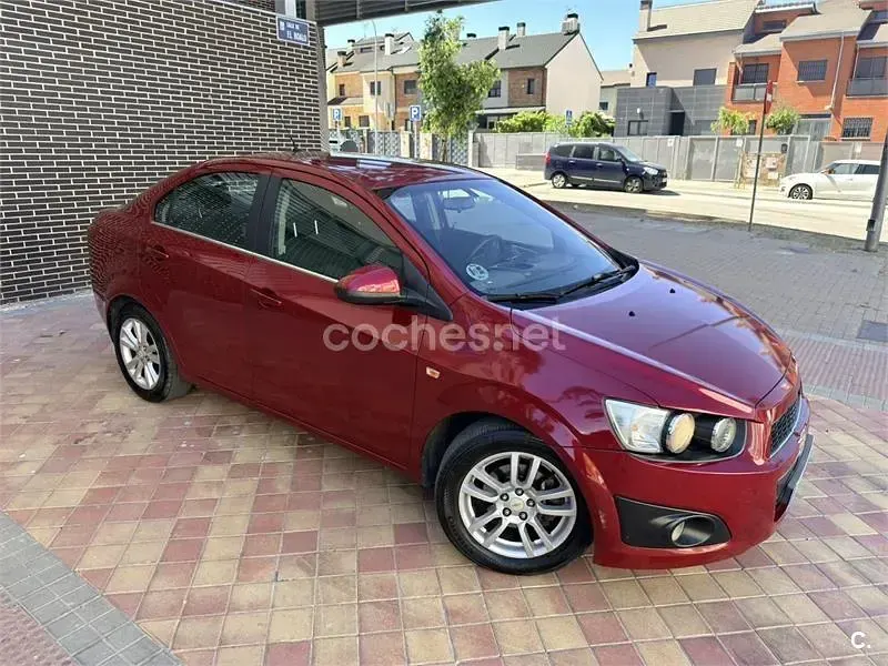 Usado Chevrolet Aveo LTZ 95 CV (69 kW) 2013 Granate Berlina