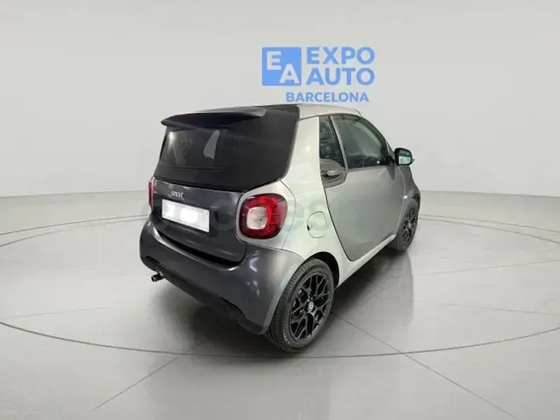 Usado Smart ForTwo Cabrio Passion 90 CV (66 kW) 2016 Gris / plata Descapotable