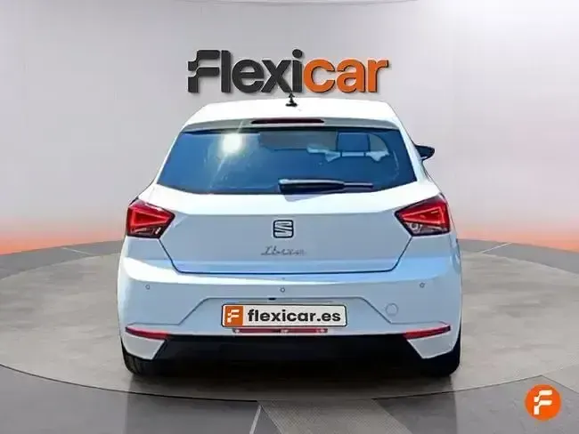 Usado Seat Ibiza 115 CV (84 kW) 2024 Gris Utilitario