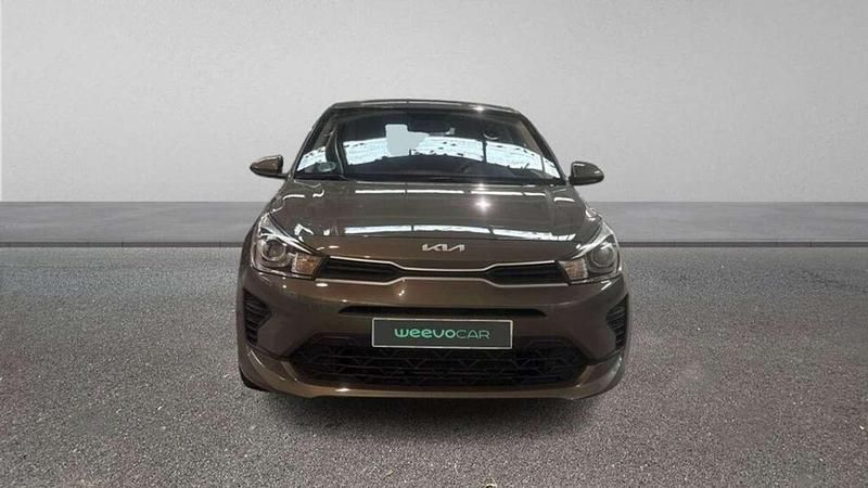 Usado Kia Rio 101 HP (74 kW) 2023 Verde Citadino