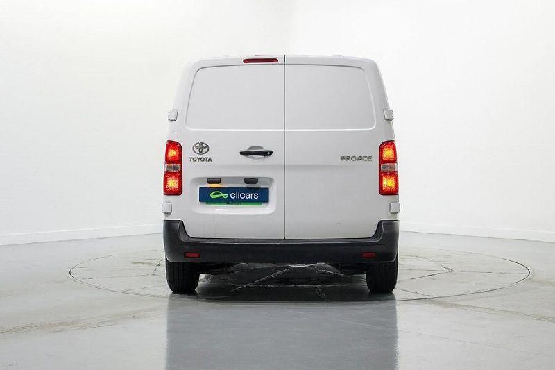 Usado Toyota Proace 120 CV (88 kW) 2021 Blanco Monovolumen
