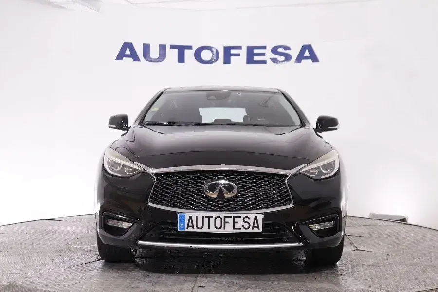 Usado Infiniti Q30 Premium 109 CV (80 kW) 2016 Negro