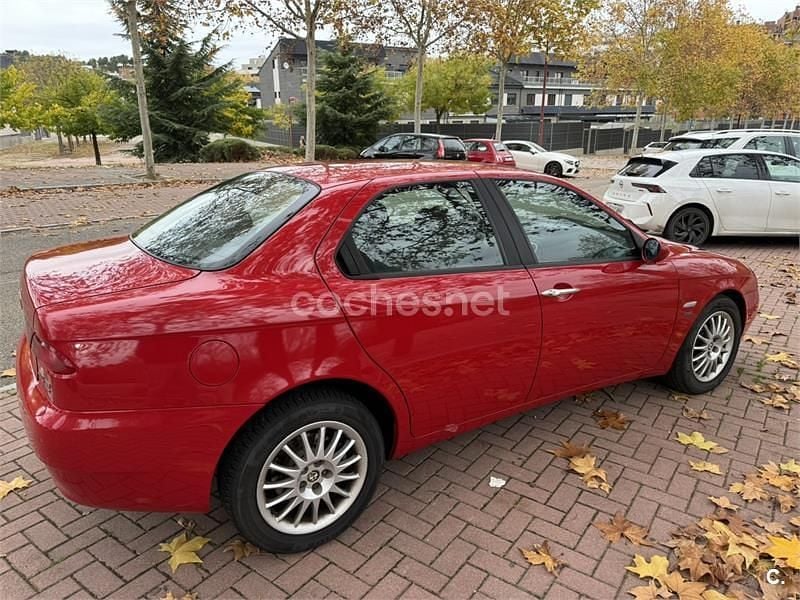 Usado Alfa Romeo 156 Distinctive 140 CV (102 kW) 2004 Rojo Berlina