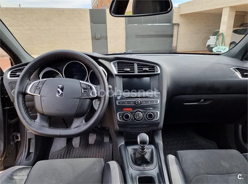 Usado DS Automobiles DS4 Style 120 CV (88 kW) 2015 Gris / plata Berlina