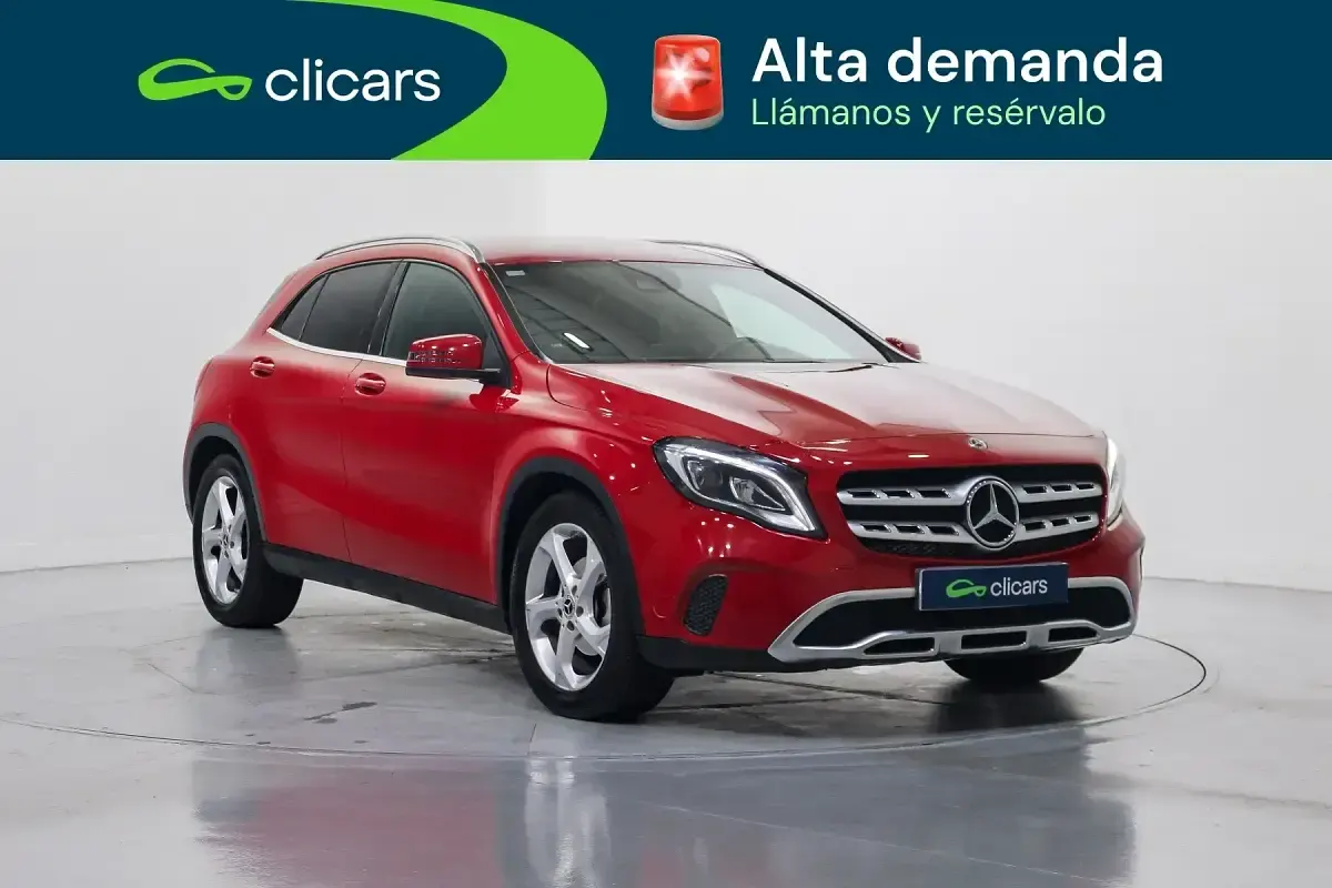 Usado Mercedes GLA180 122 CV (89 kW) 2019 Rojo SUV