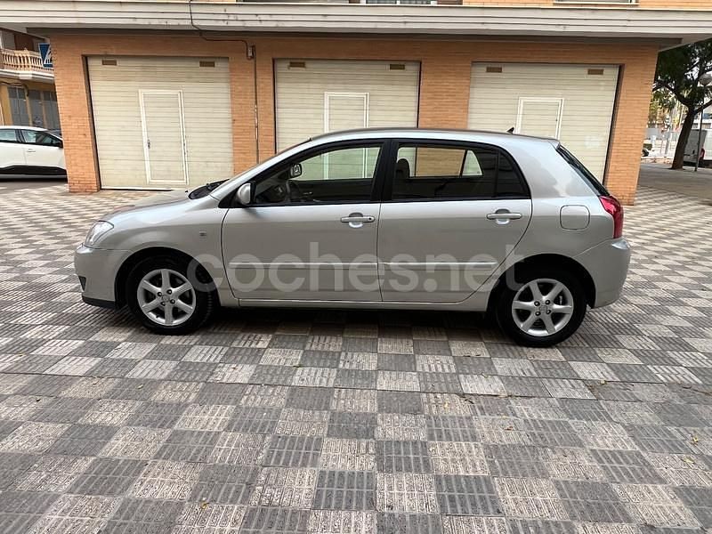 Usado Toyota Corolla Terra 90 CV (66 kW) 2005 Gris / plata Berlina