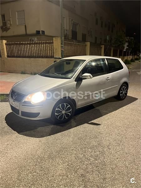 Usado VW Polo Sportline 80 CV (58 kW) 2005 Gris / plata Utilitario