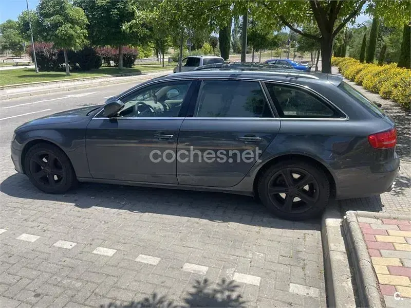 Usado Audi A4 143 CV (105 kW) 2010 Gris / plata Familiar