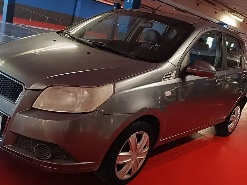 Usado Chevrolet Aveo LT 100 CV (73 kW) 2009 Gris / plata Berlina