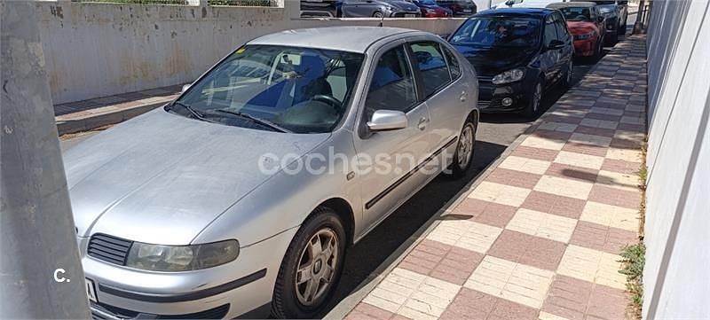 Usado Seat Leon 110 CV (80 kW) 2000 Gris / plata Utilitario