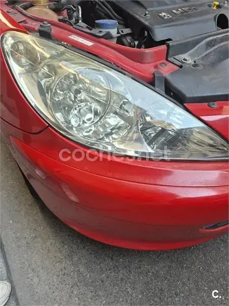 Usado Peugeot 307 90 CV (66 kW) 2005 Rojo Familiar