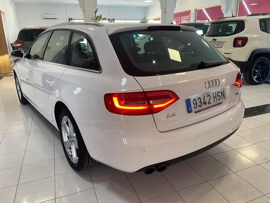 Usado Audi A4 Advanced 177 CV (130 kW) 2013 Blanco Familiar